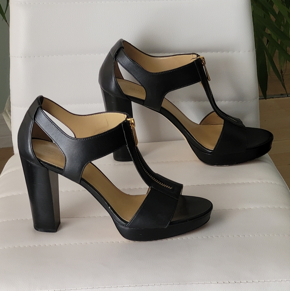 Michael Kors Ladie's Sandals ❤